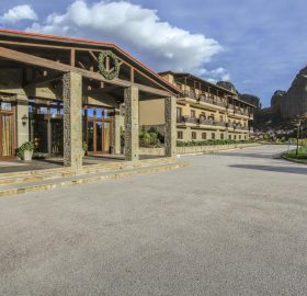 Grand Meteora Hotel