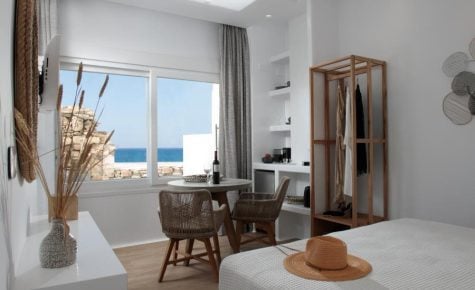 Hora Seaside Suites