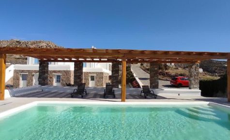 1 Bd Gorgeous Rustic Cave with Dreamy Shared Pool