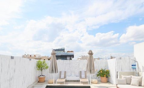 Ma Maison No5 Penthouse Loft, Private Heated Pool, Acropolis view, Ultra high speed Internet 300 Mbps, Short walk to Acropolis, Parking upon request, 1' from metro