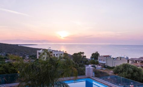 Esplanade Apartments - Heated Pool