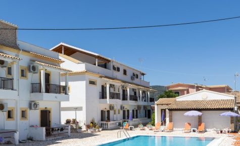 Dora Pool Studios by Konnect,150m from the Beach