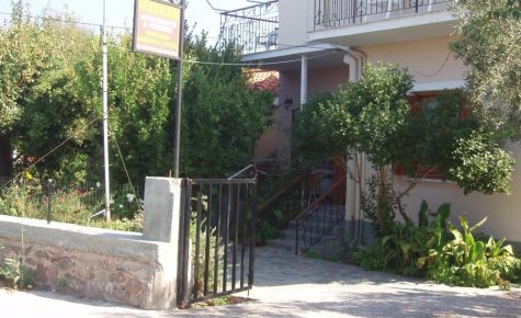 Eleni Studios & Apartments