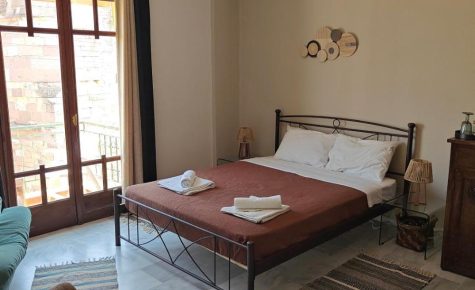 Small studio in a perfect spot!