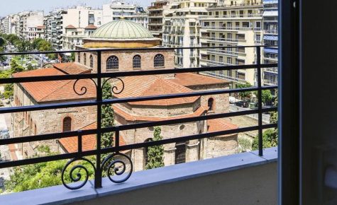 Queen Apartment Thessaloniki by Luxlikehome