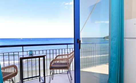 Niko's Beach Suites No1