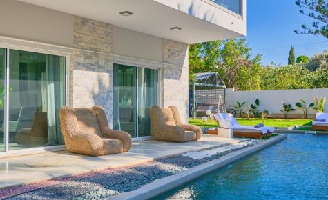 Luxury Villa with Pool, BBQ & Garden in Vouliagmeni